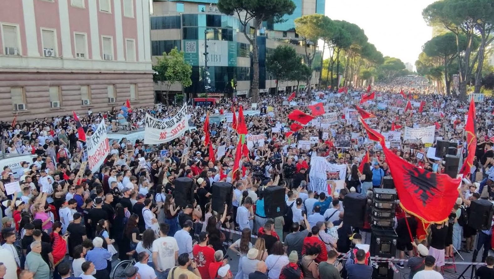 Protesta e 15 kombetare